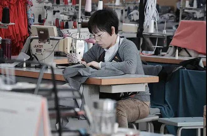 穿沖鋒衣不再是外賣員的代名詞 解鎖高階穿搭法則